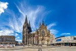 Bouton pour voir les détails et les options de réservation pour Tour Privé: Cologne et Monschau pour un moment bien romantique